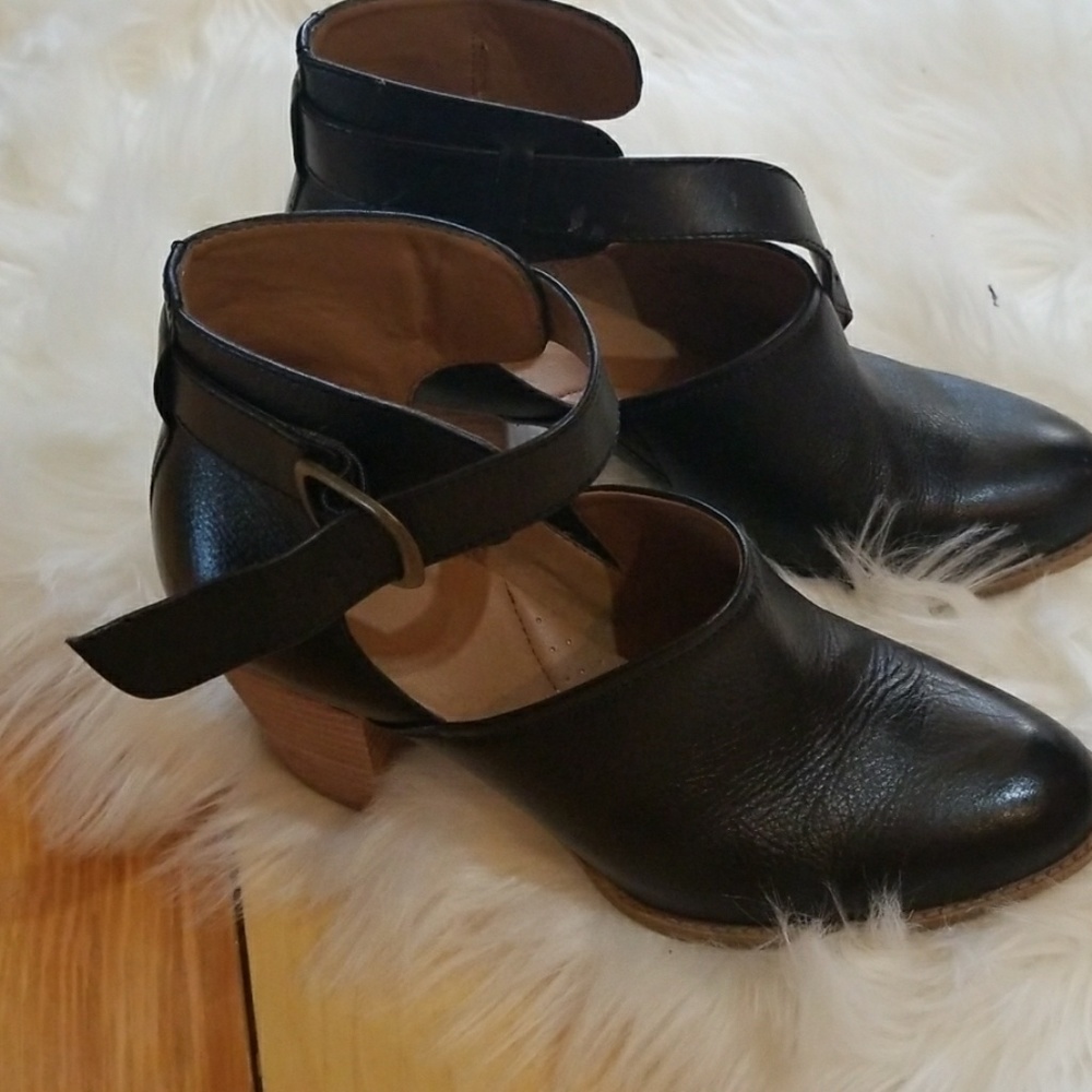 Sofft black booties
